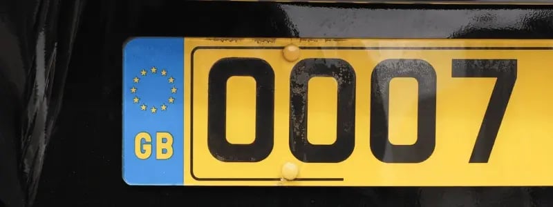 A close up of a UK private number plate, reading '0007'.